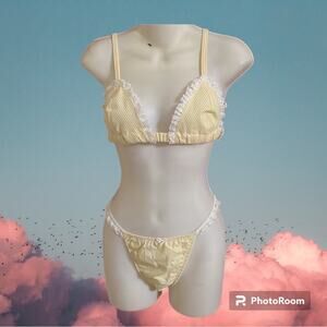 90s Victorias Secret seersucker lingerie set yellow